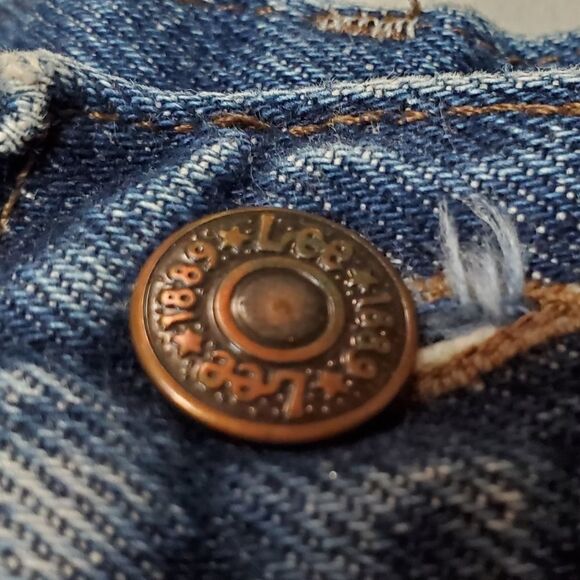 VINTAGE Lee Dark Wash Stone Wash Extra High Rise Loose Fit Cotton Denim Shorts - Picture 11 of 13